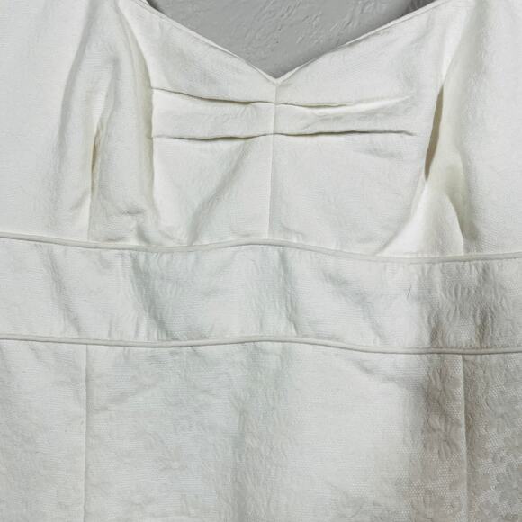 Lilly Pulitzer Embossed Daisy Halter Dress Mini White Casual Spring - 2 - Picture 4 of 7